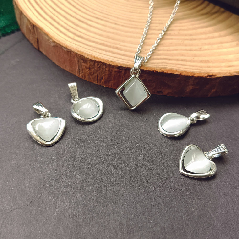 JewelMaze Set of 5 Cat Eye Pendant With Chain Combo