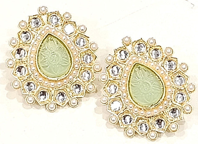 JewelMaze Gold Plated Kundan Stone Stud Earrings