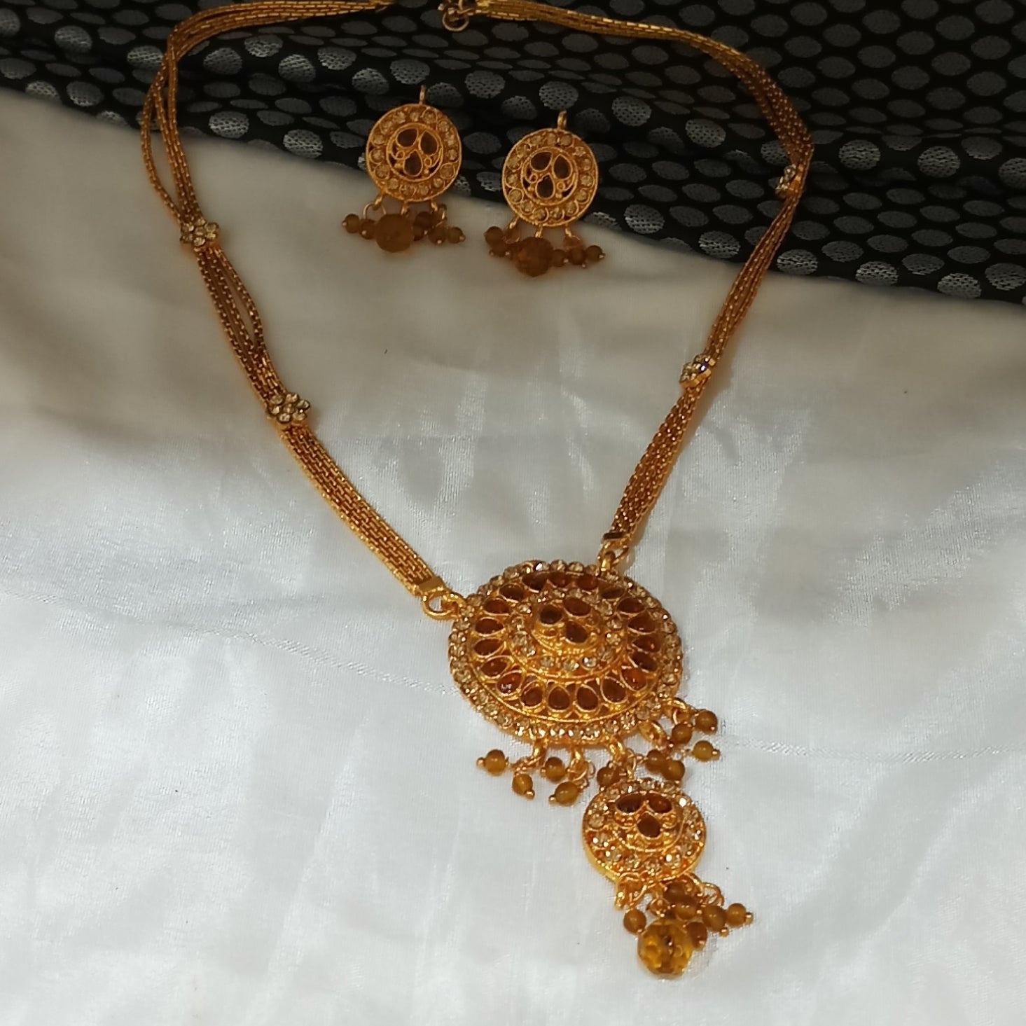JewelMaze Gold Plated Brown Austrian Stone Necklace Set
