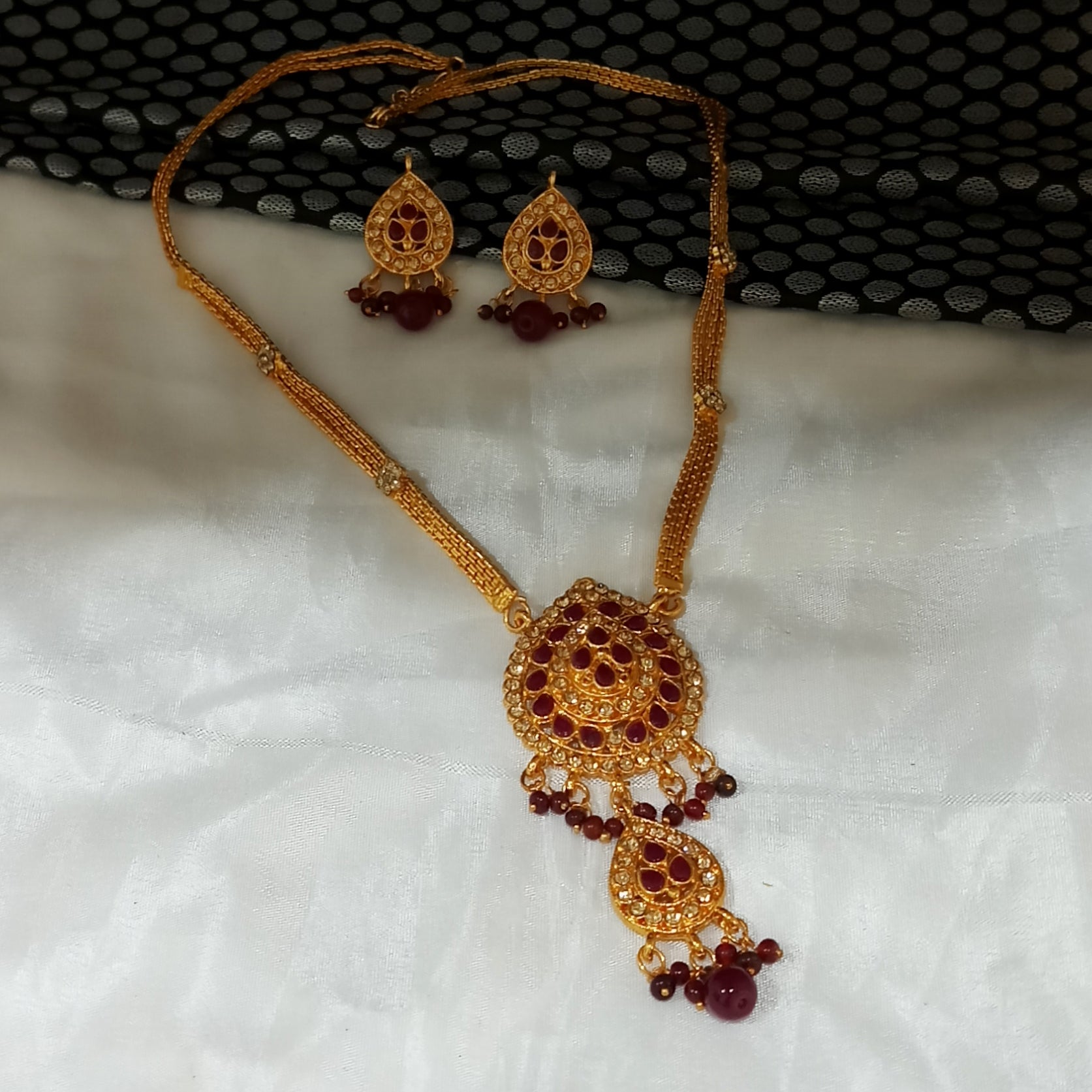 JewelMaze Gold Plated Maroon Austrian Stone Necklace Set