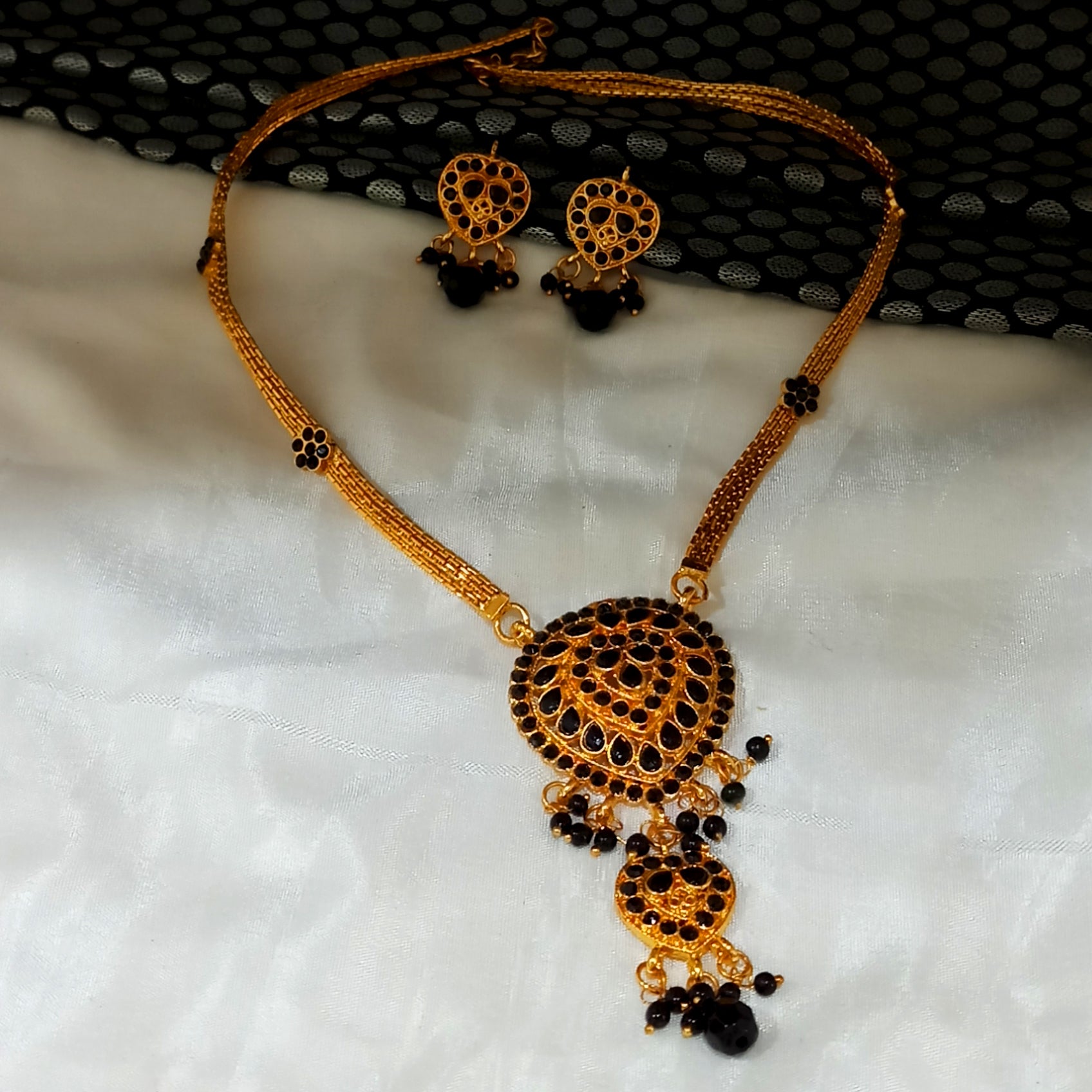 JewelMaze Gold Plated Black Austrian Stone Necklace Set