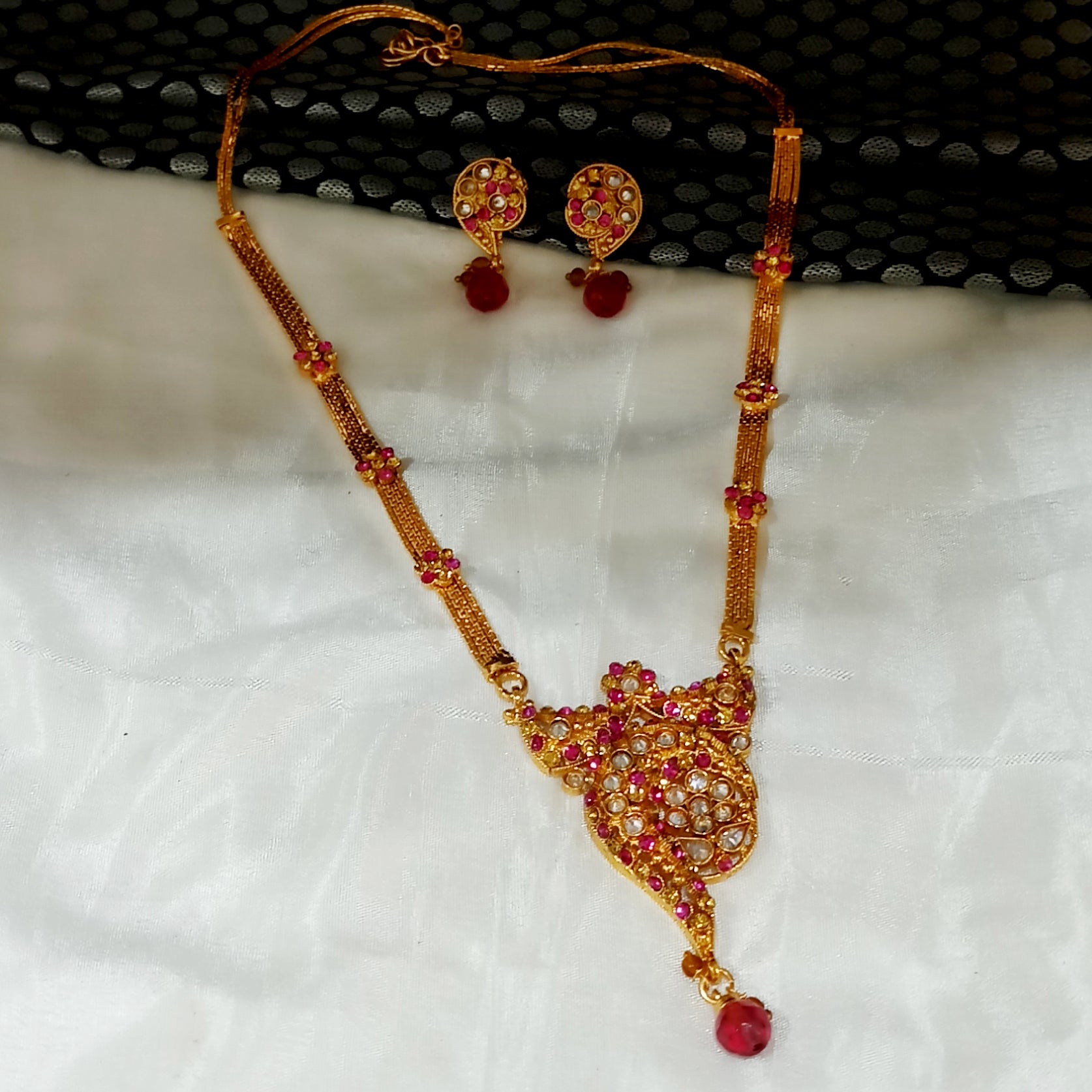 JewelMaze Gold Plated Pink Austrian Stone Necklace Set