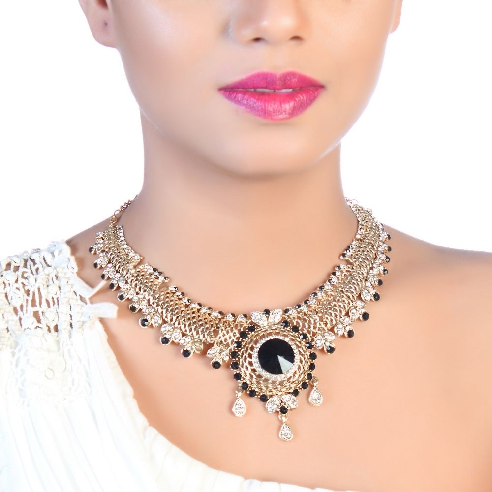 JewelMaze Elegant Austrian and crystal Necklace Set