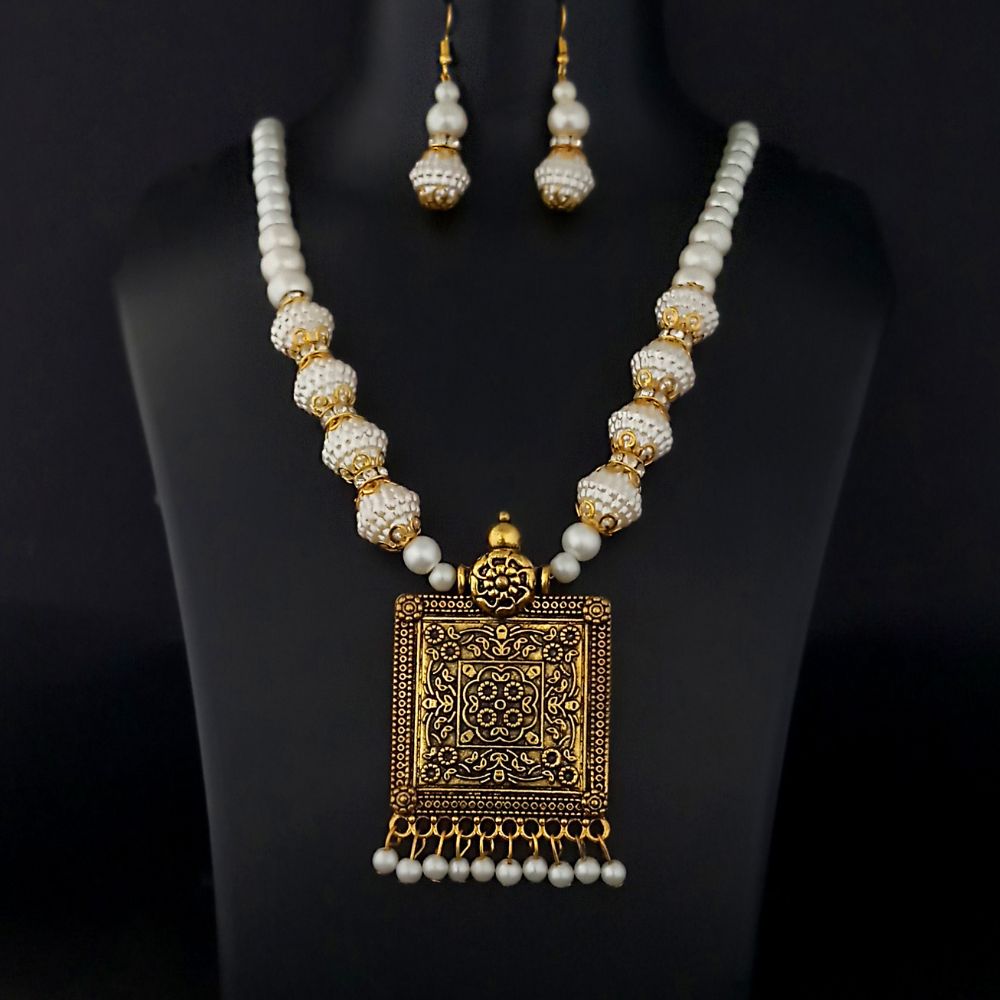 JewelMaze Ethnic Pearl & Gold Plated Square Pendant Necklace Set