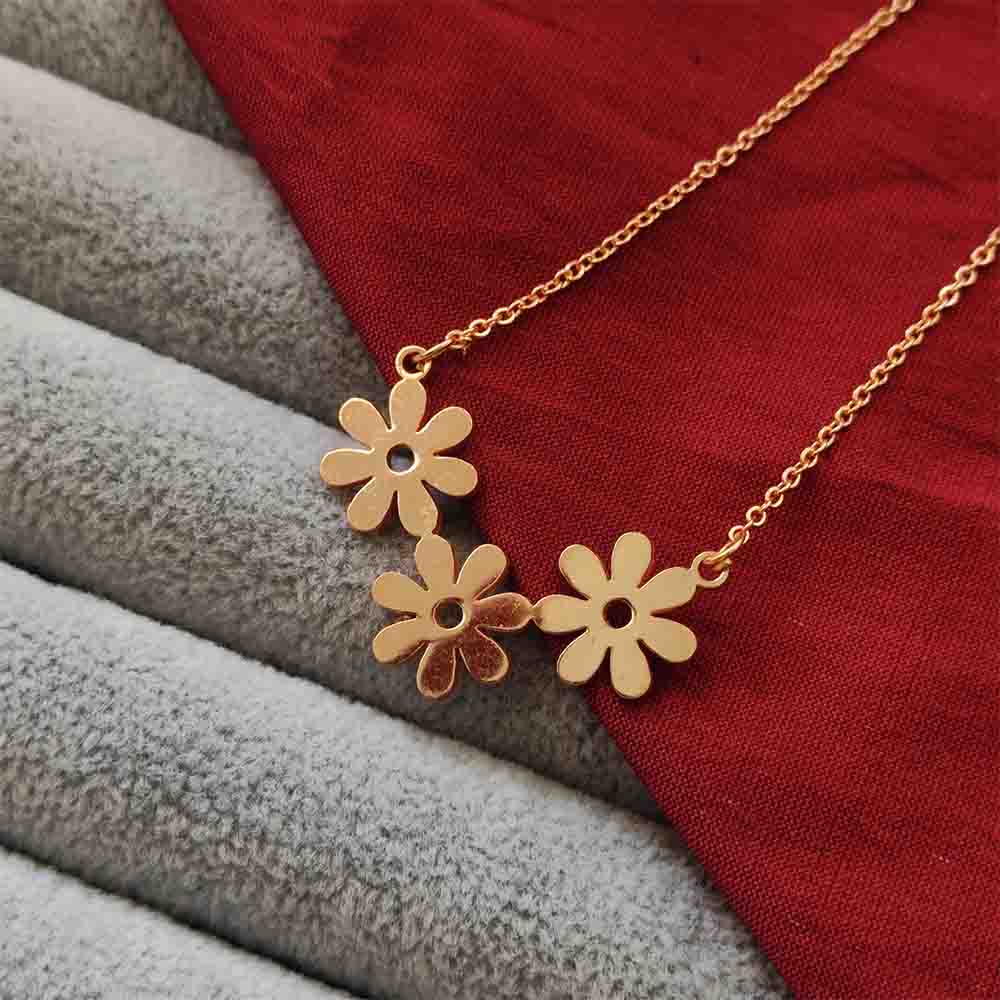 JewelMaze Flower Shape Chain Pendant - 113114612RG