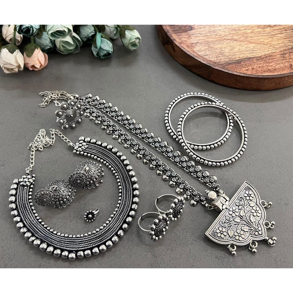 JewelMaze Oxidised Plated Jewellery Set - 113114734
