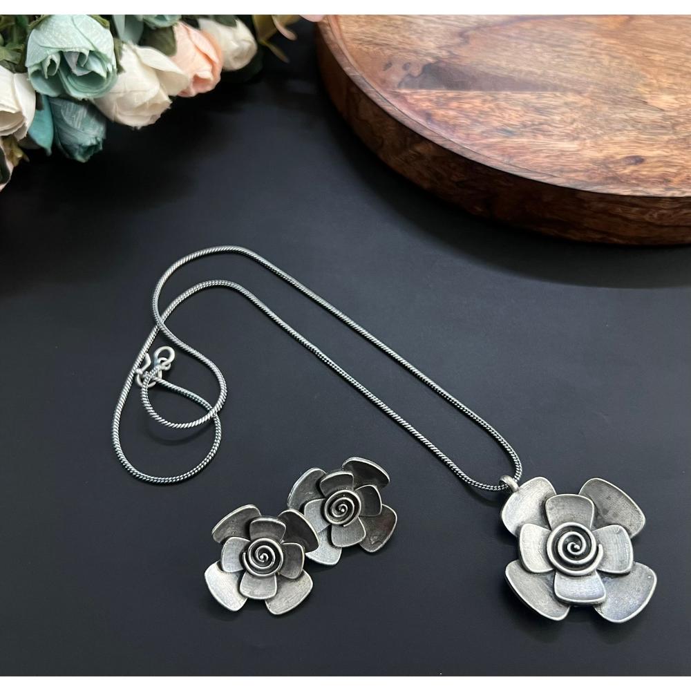 JewelMaze Oxidized Silver Plated Flower Pendant Set - 113114758