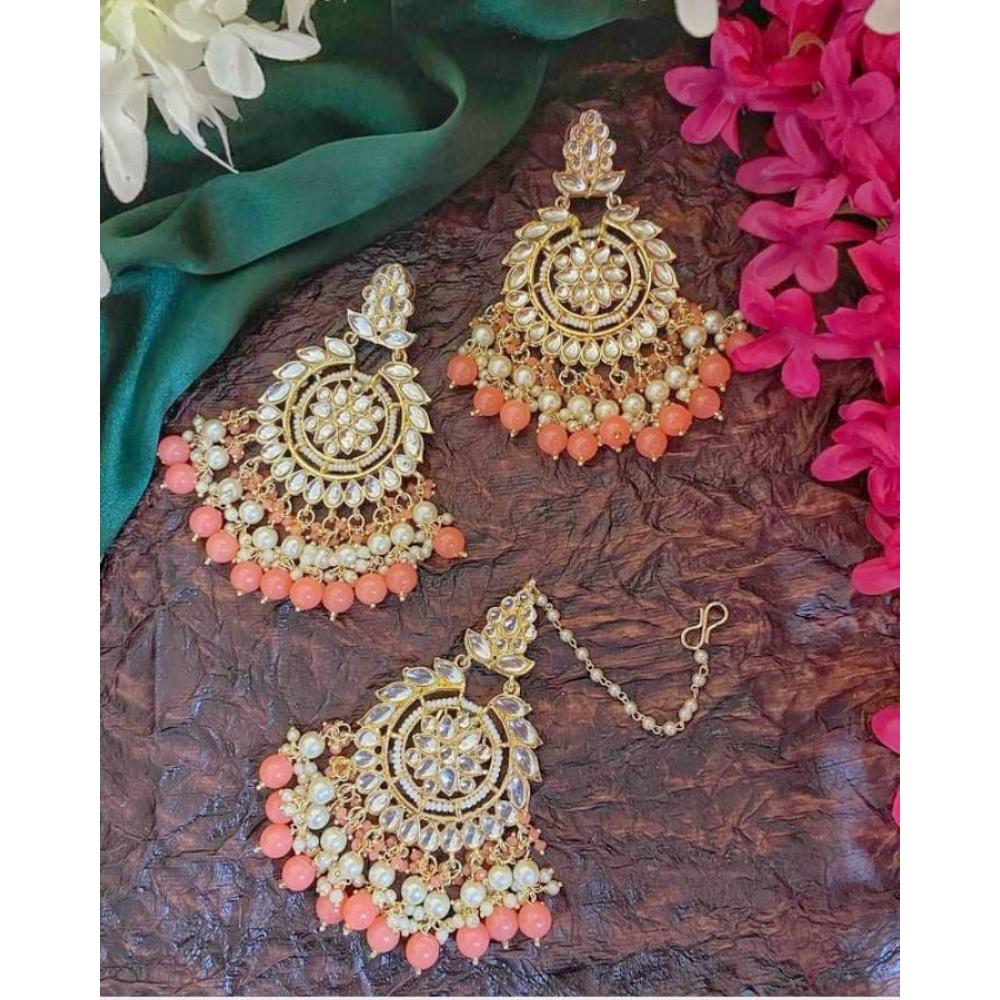 JewelMaze PeachBeads & Kundan Dangler Earrings With Maang Tikka