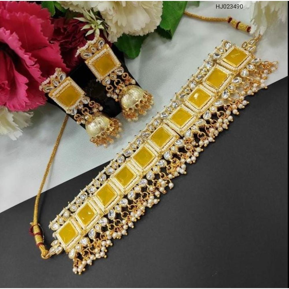 JewelMaze Yellow Kundan Stone Choker Necklace Set