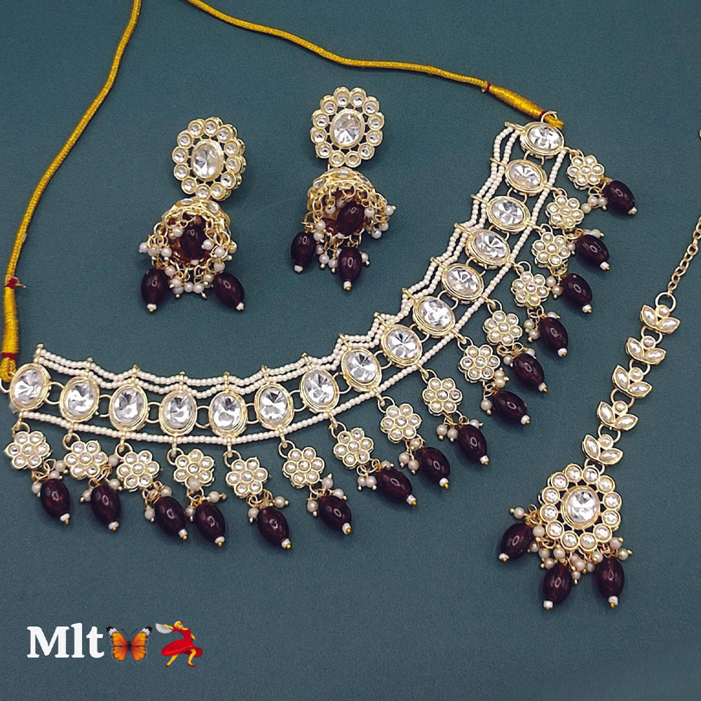 JewelMaze Kundan And Beads Choker Necklace Set With Maang Tikka - 11374788