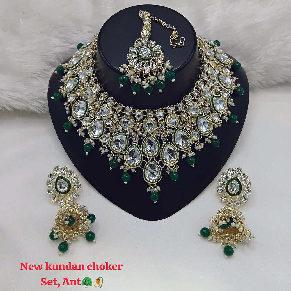 JewelMaze Kundan And Beads Choker Necklace Set With Maang Tikka - 11374790