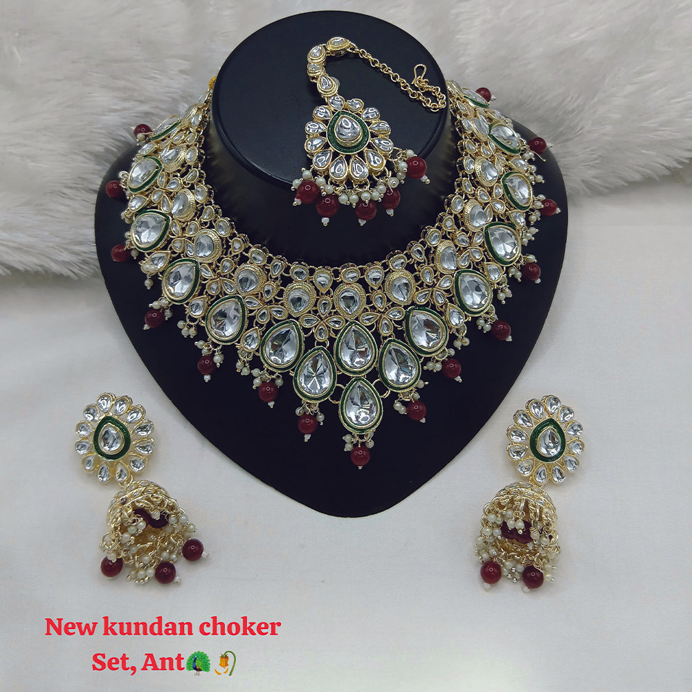 JewelMaze Kundan And Beads Choker Necklace Set With Maang Tikka - 11374790