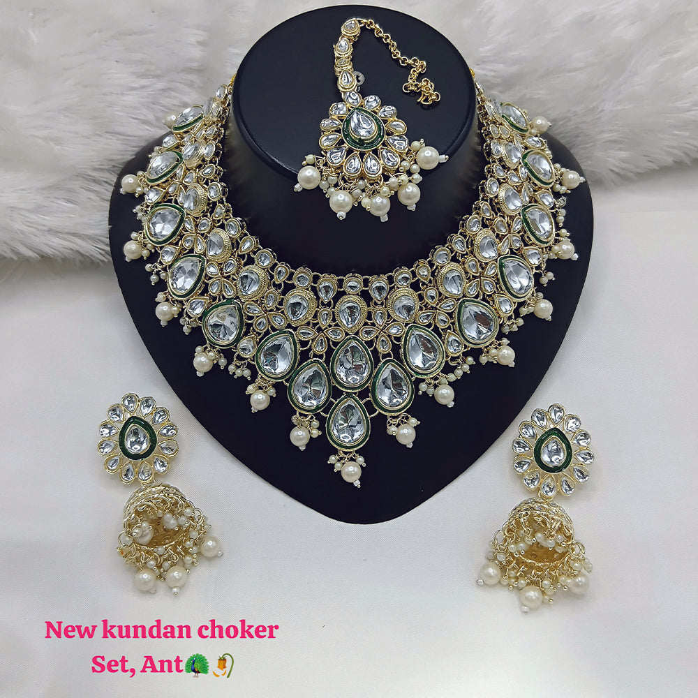 JewelMaze Kundan And Beads Choker Necklace Set With Maang Tikka - 11374790