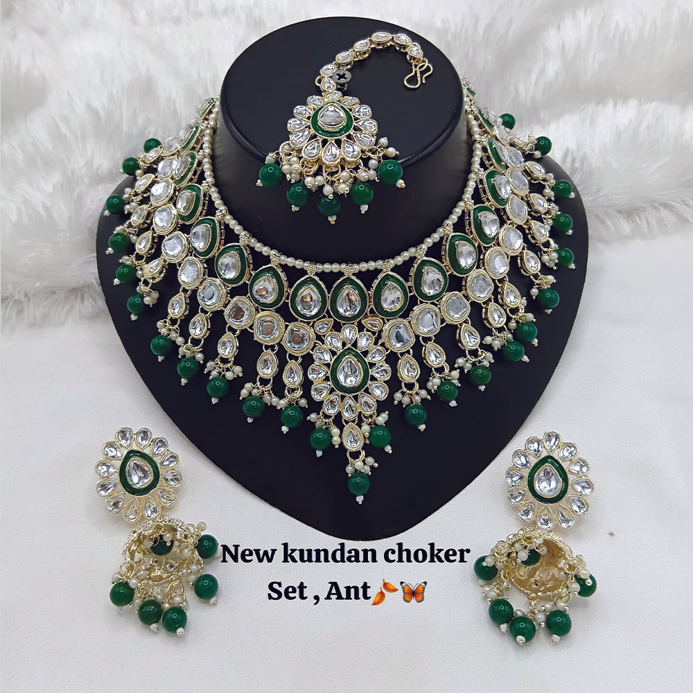 JewelMaze Kundan And Beads Choker Necklace Set With Maang Tikka - 11374793