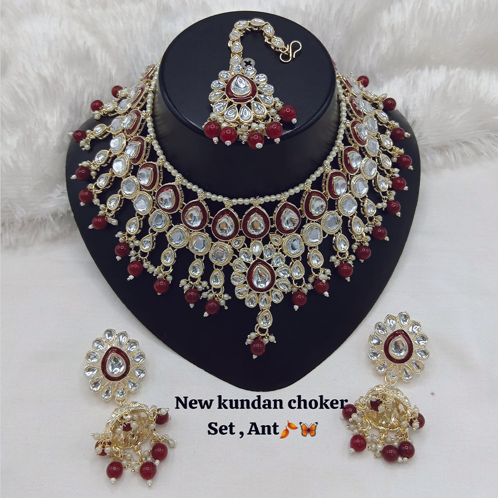 JewelMaze Kundan And Beads Choker Necklace Set With Maang Tikka - 11374793