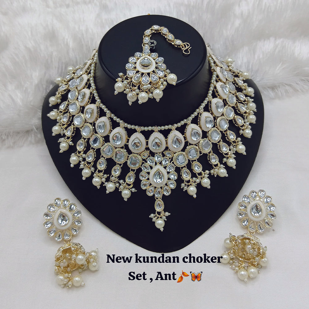 JewelMaze Kundan And Beads Choker Necklace Set With Maang Tikka - 11374793