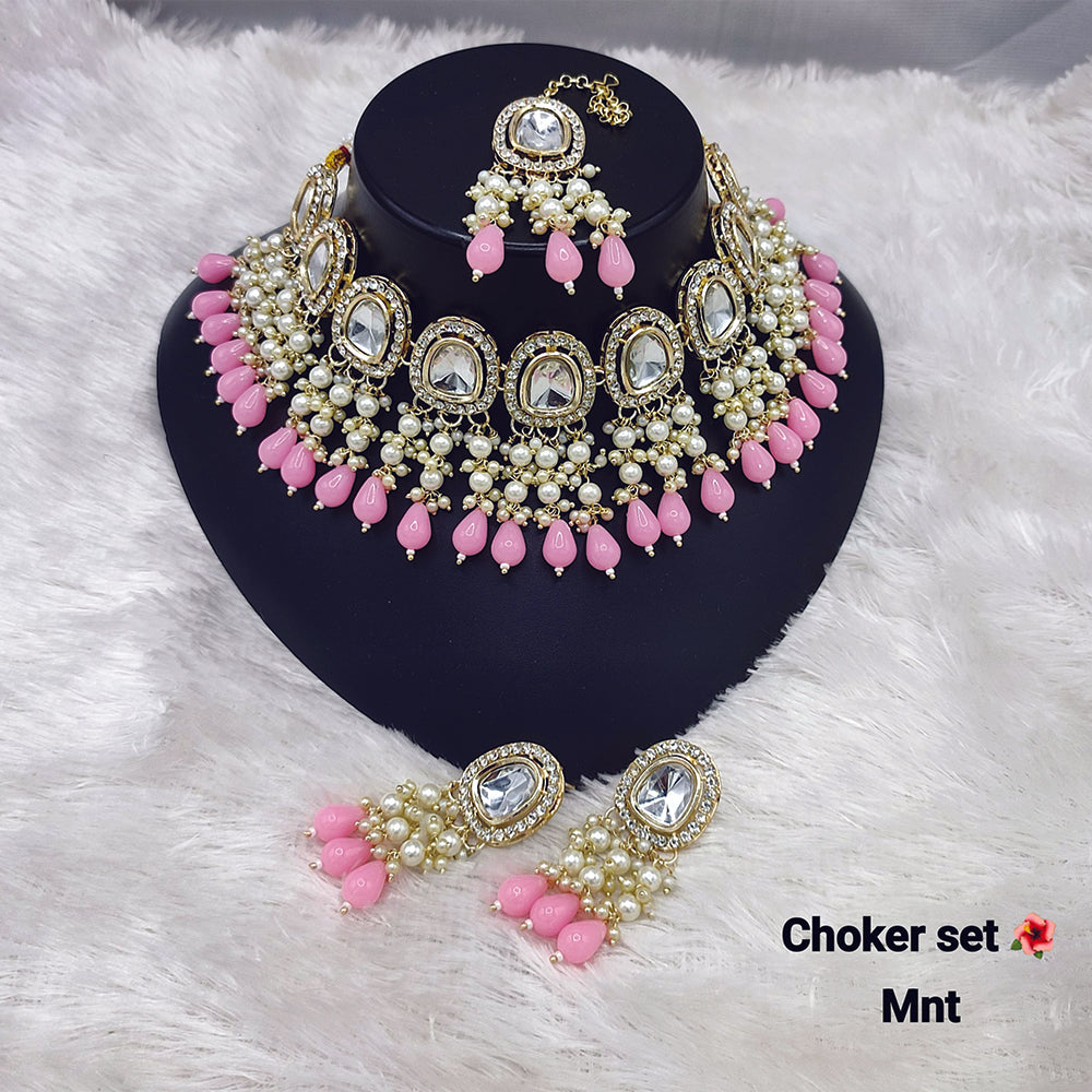 JewelMaze Kundan And Beads Choker Necklace Set With Maang Tikka - 11374796