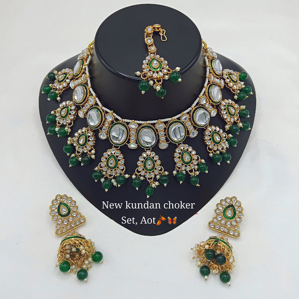 JewelMaze Kundan And Beads Choker Necklace Set With Maang Tikka - 11374797
