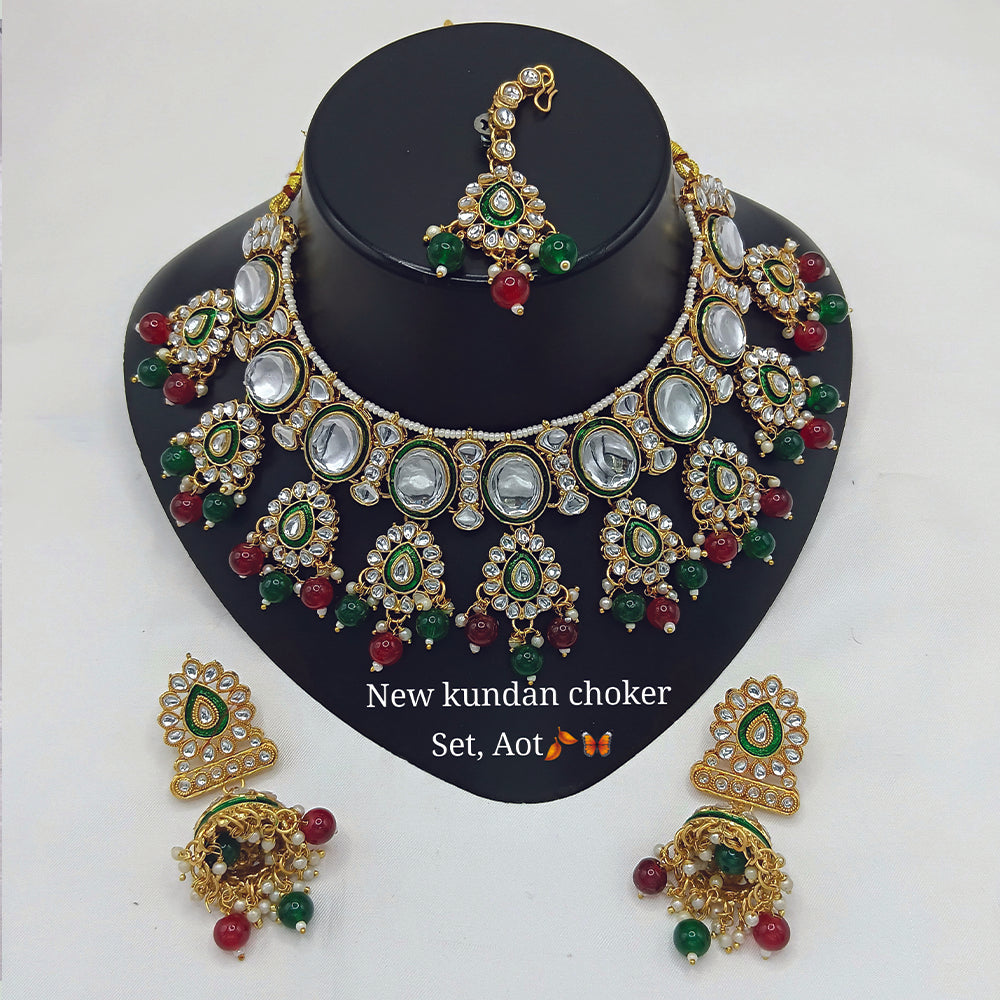 JewelMaze Kundan And Beads Choker Necklace Set With Maang Tikka - 11374797