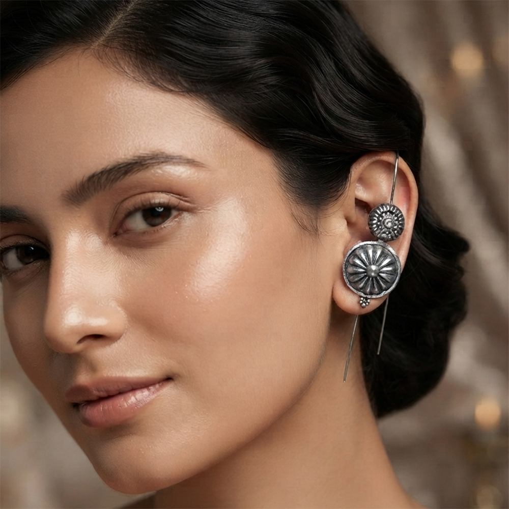 JewelMaze Oxidised Plated Round Ear cuff
