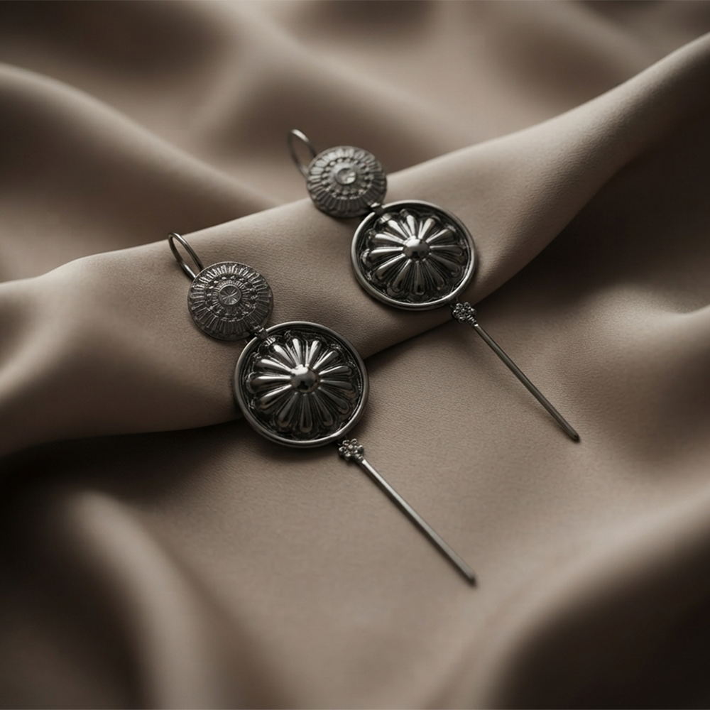 JewelMaze Black Plated Round Ear cuff
