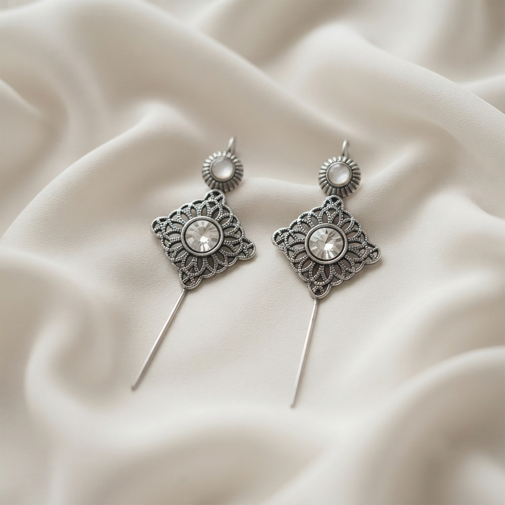 JewelMaze Oxidised Plated Oval Ear cuff