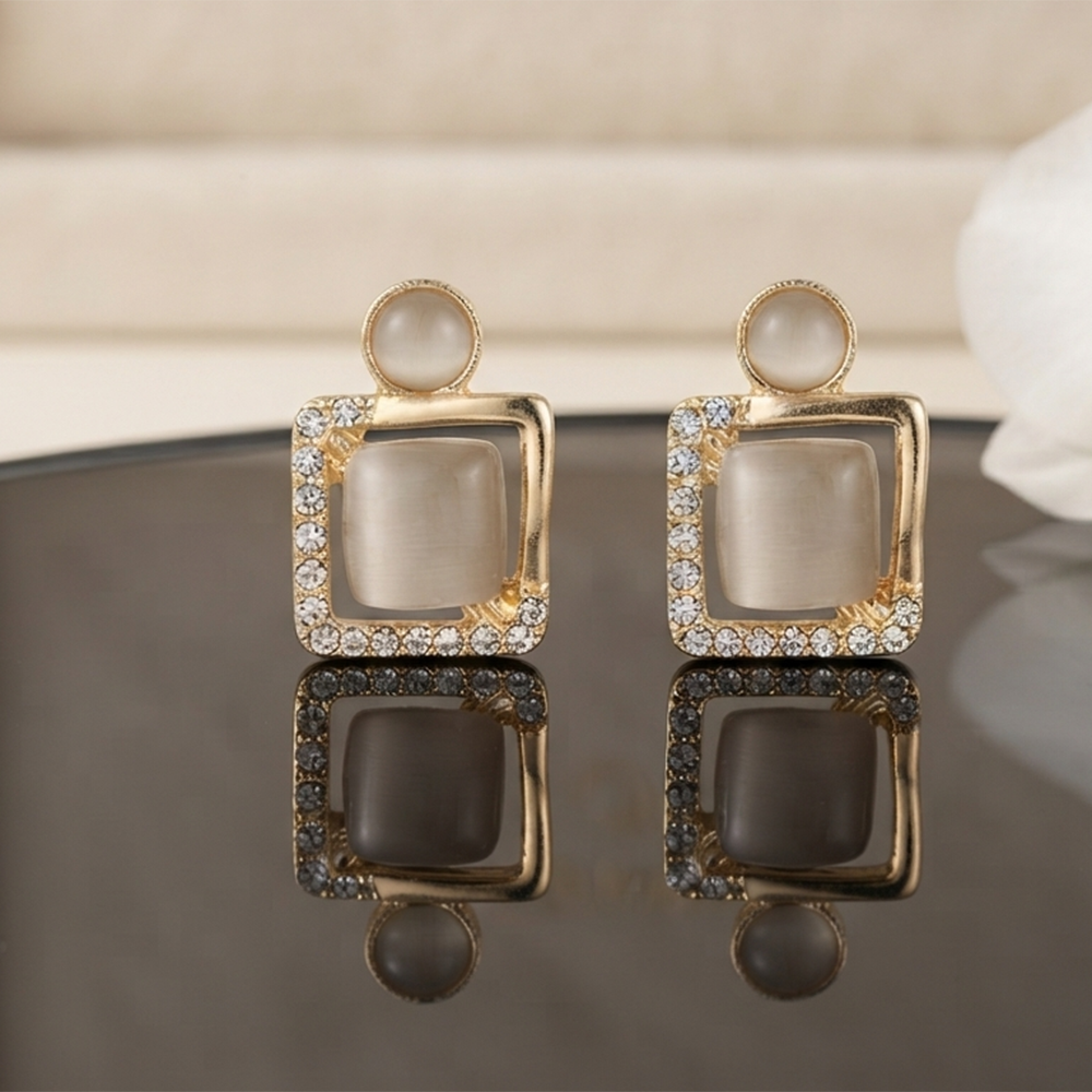 JewelMaze Exclusive Gold Plated Crystal Stone Elegant Earrings