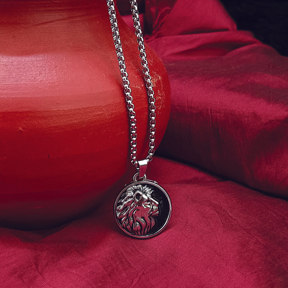 JewelMaze Silver Tiger Shape Chain Necklace