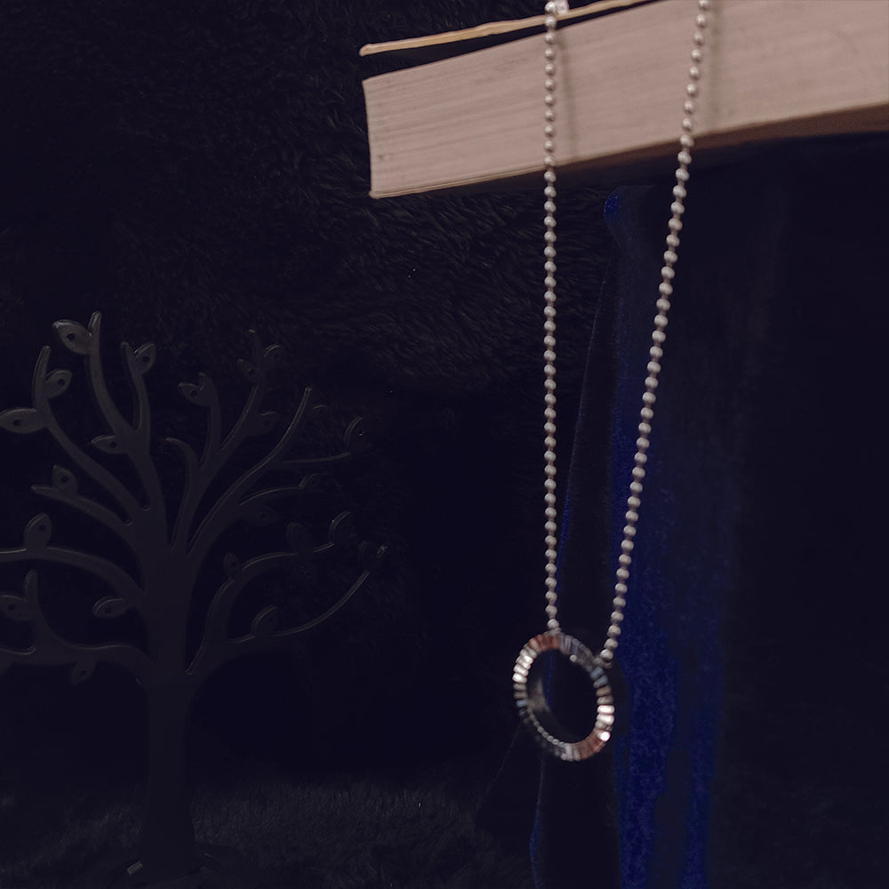 JewelMaze Round Shape Circle Ring Chain Pendant