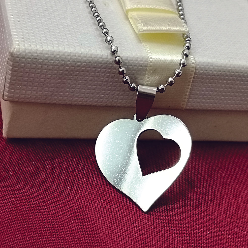 JewelMaze Heart Shaped Chain Pendant For Men And Women