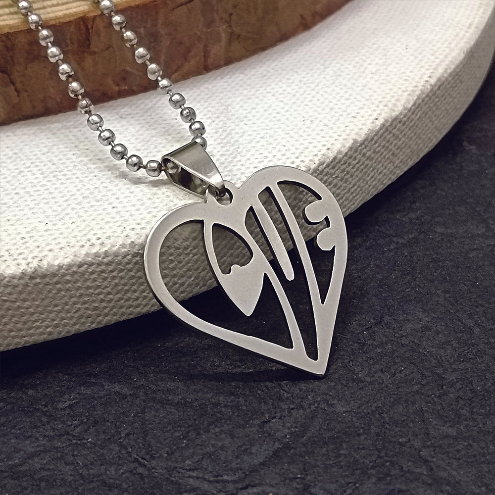 JewelMaze Heart Shaped Love Chain Pendant