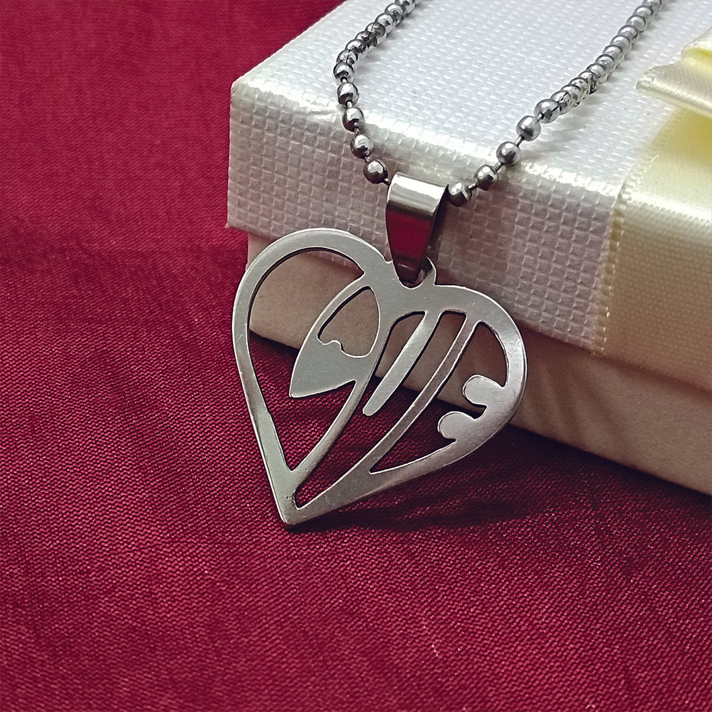 JewelMaze Heart Shaped Love Chain Pendant