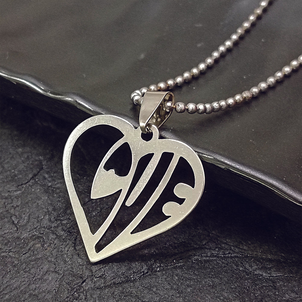 JewelMaze Heart Shaped Love Chain Pendant