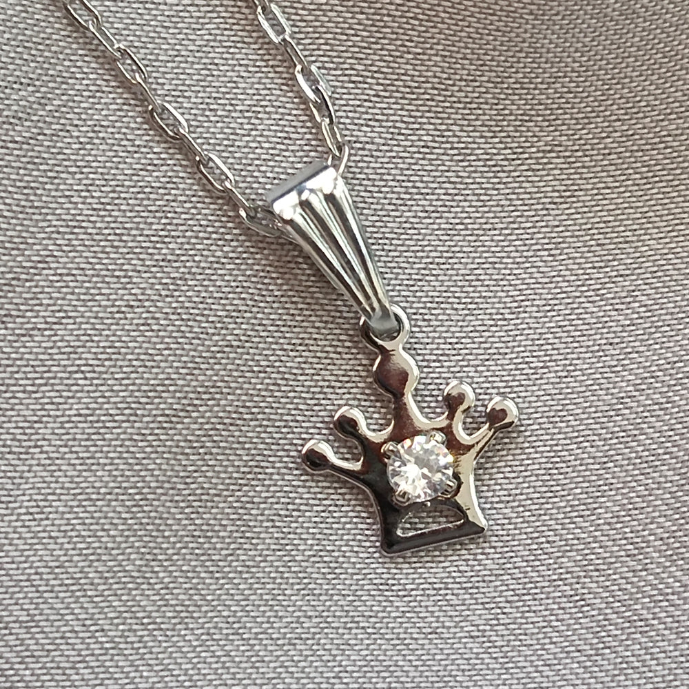 JewelMaze Crown Shaped Chain Pendant