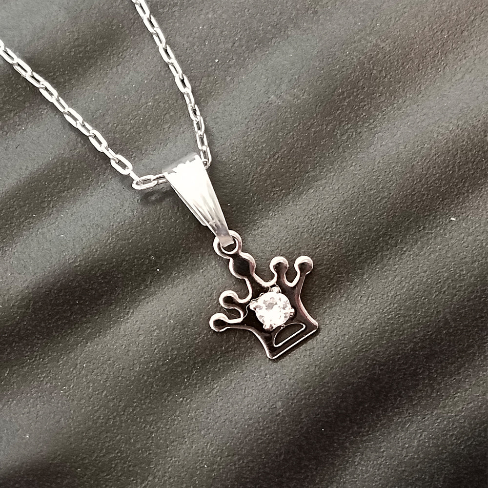 JewelMaze Crown Shaped Chain Pendant