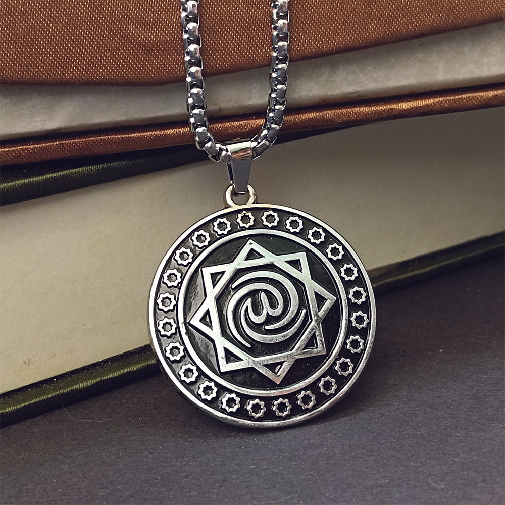 JewelMaze Unique eight-pointed Seljuk star symbol Chain Pendant