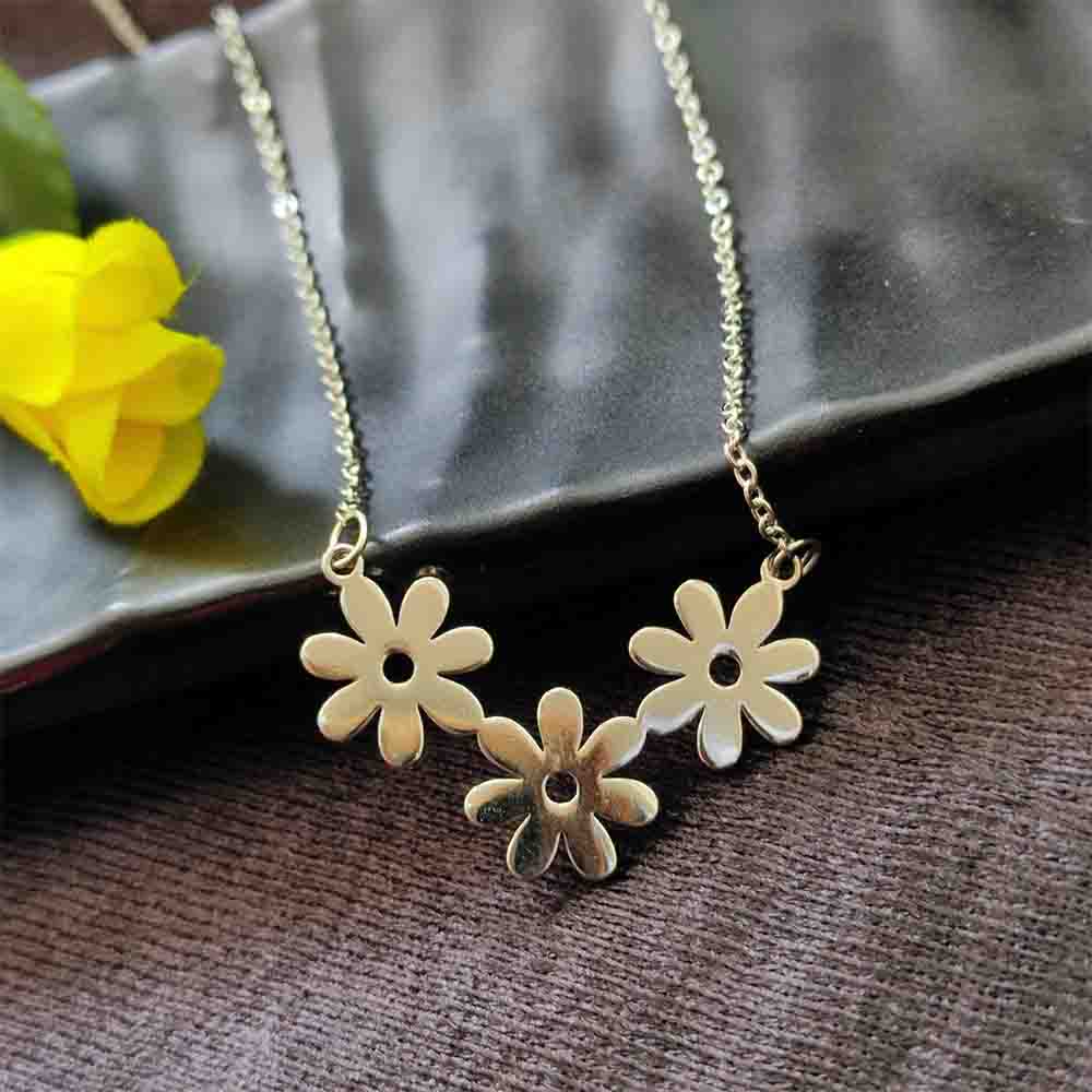 JewelMaze Flower Shape Chain Pendant - 113114612RG
