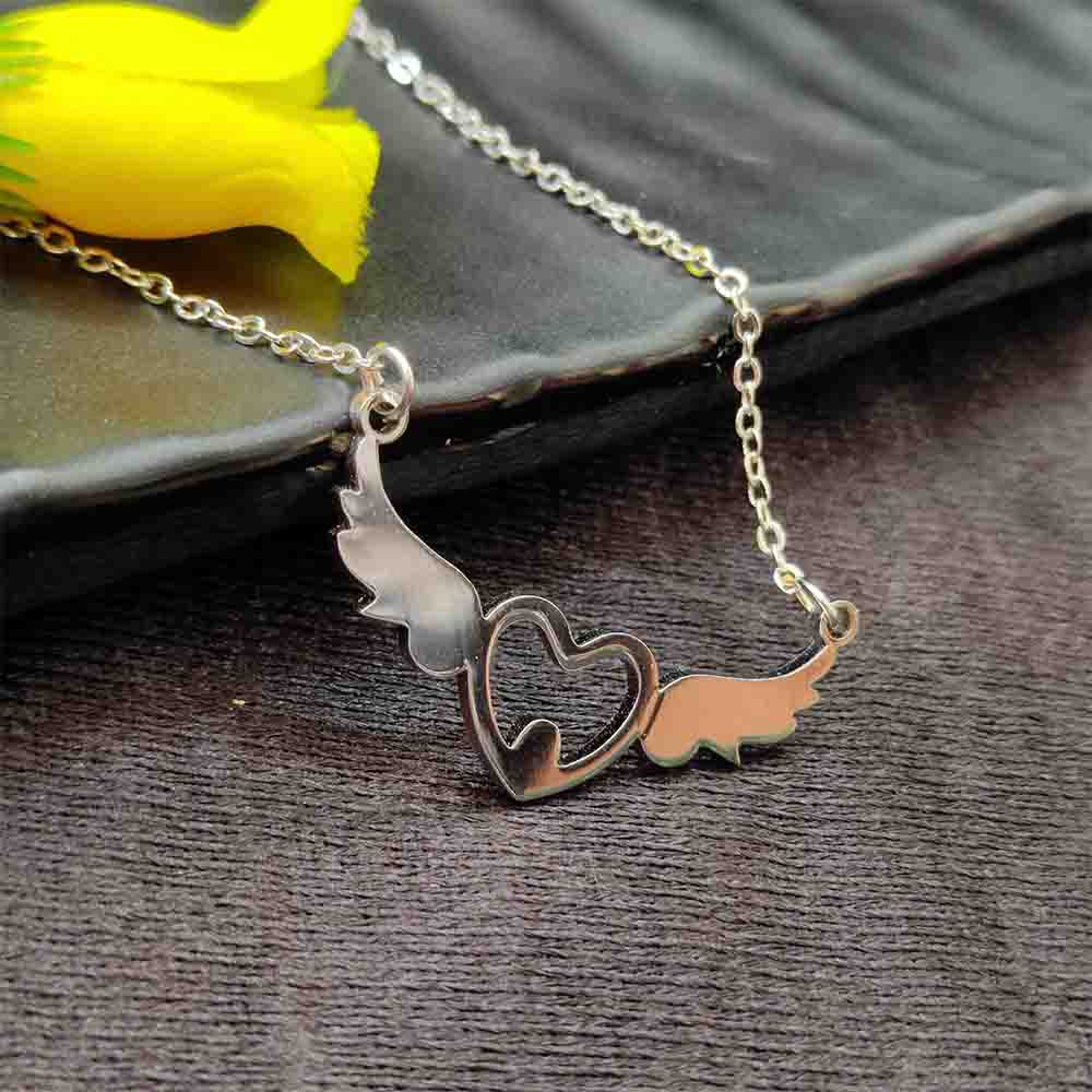 JewelMaze Heart Wings Chain Pendant