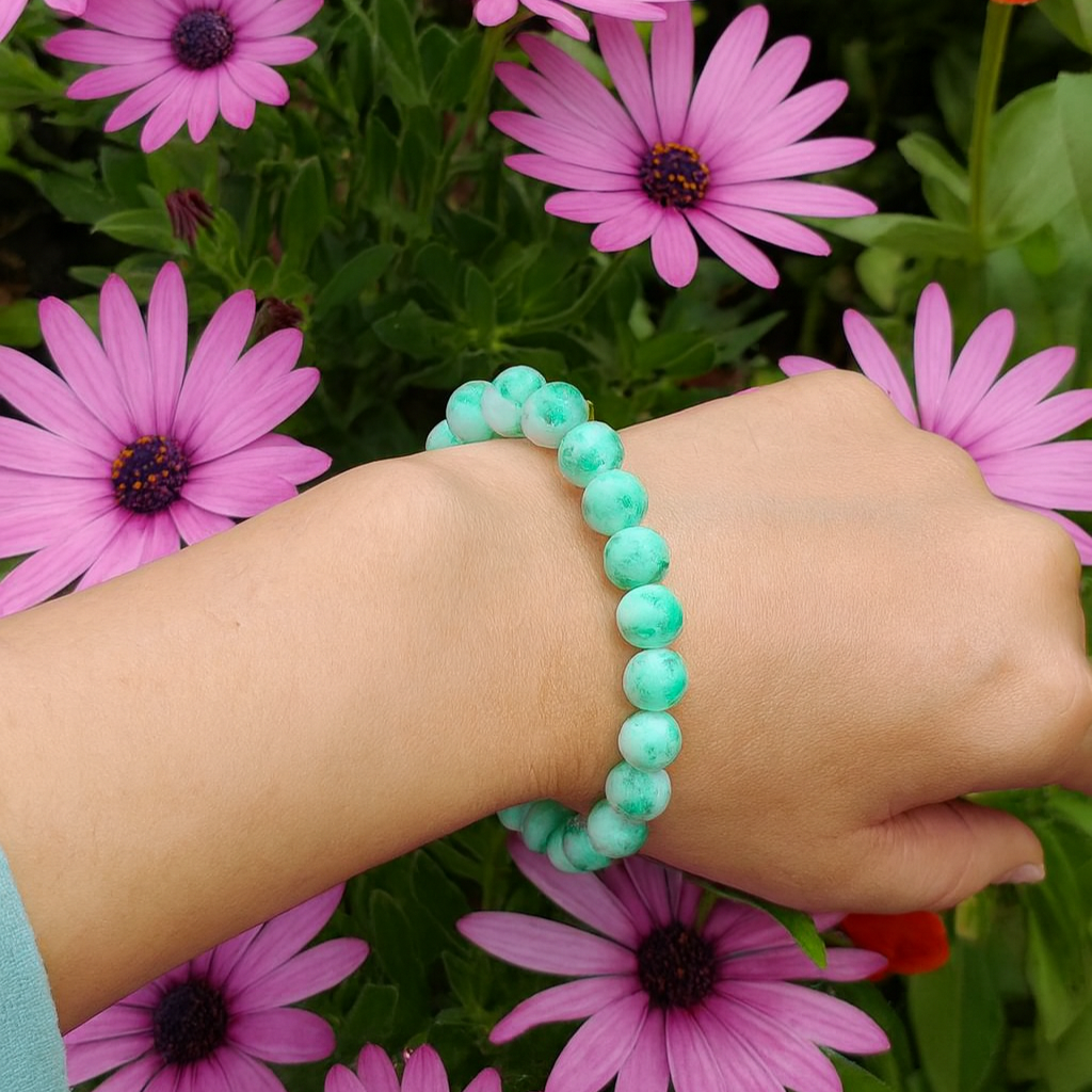 JewelMaze Light Green Glass Beads Bracelet - 1405112