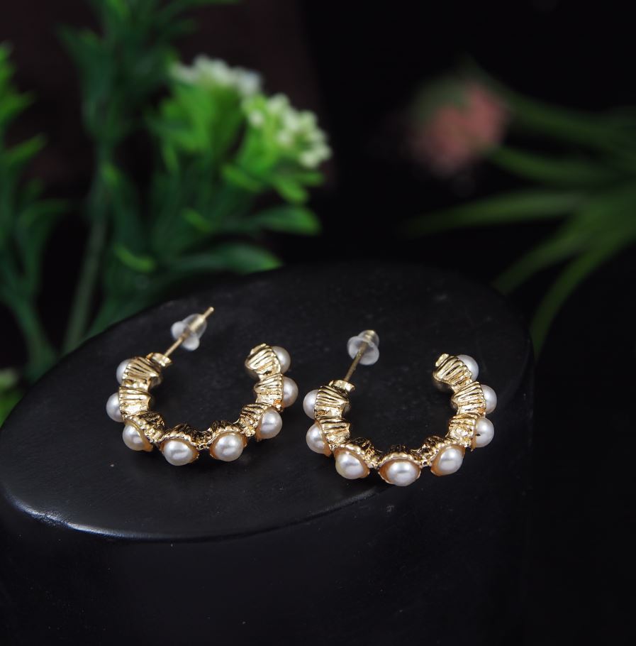 JewelMaze White Pearl small Hoops Earring - HER 3477 Gold