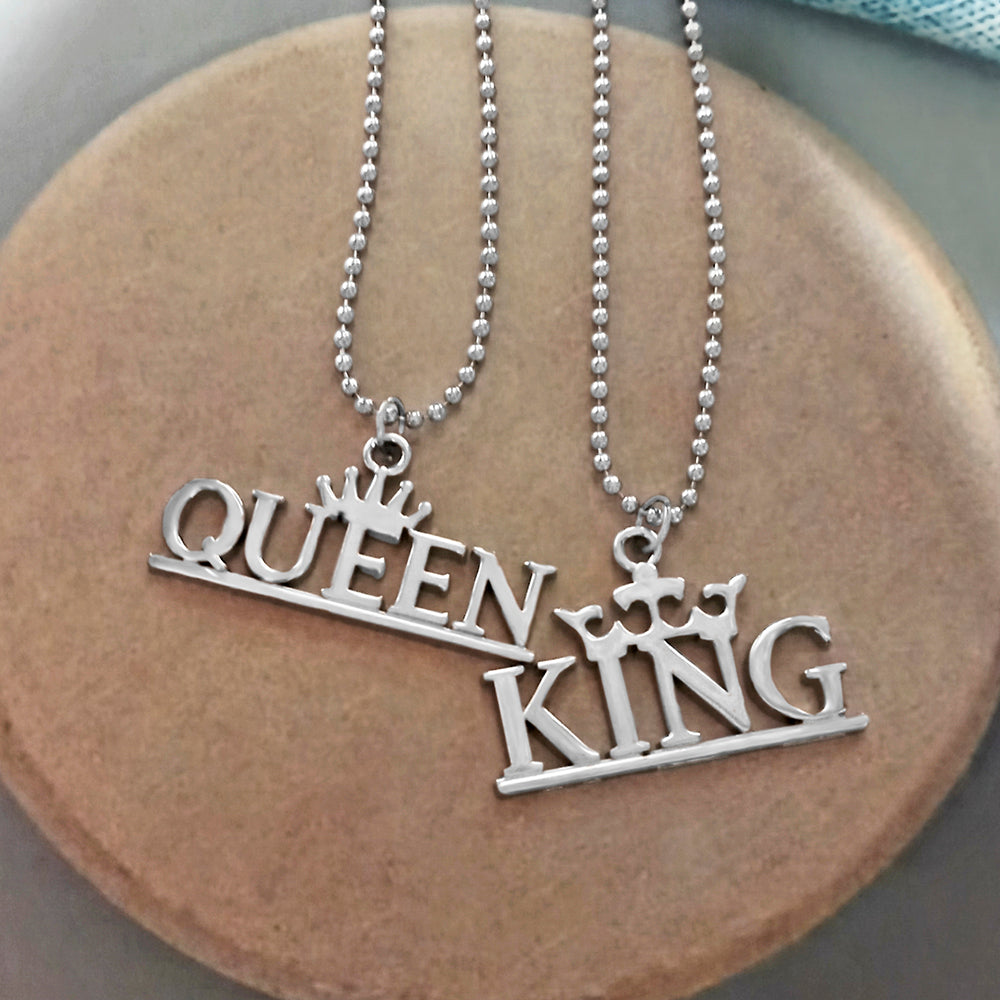 JewelMaze Couple Chain Pendant King & Queen Design