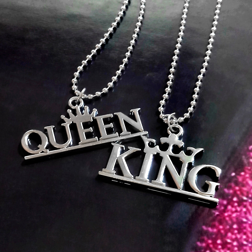 JewelMaze Couple Chain Pendant King & Queen Design