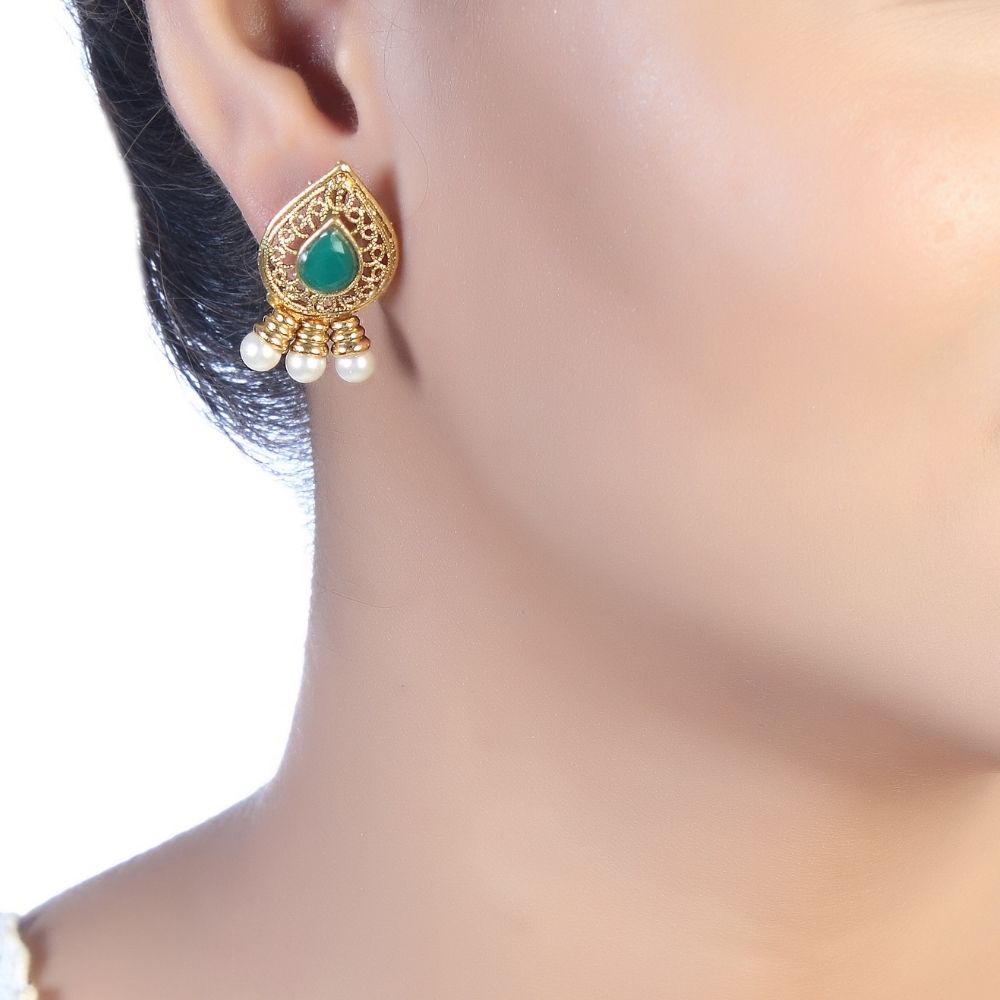 JewelMaze Traditional Pota Stone and pearl necklace set