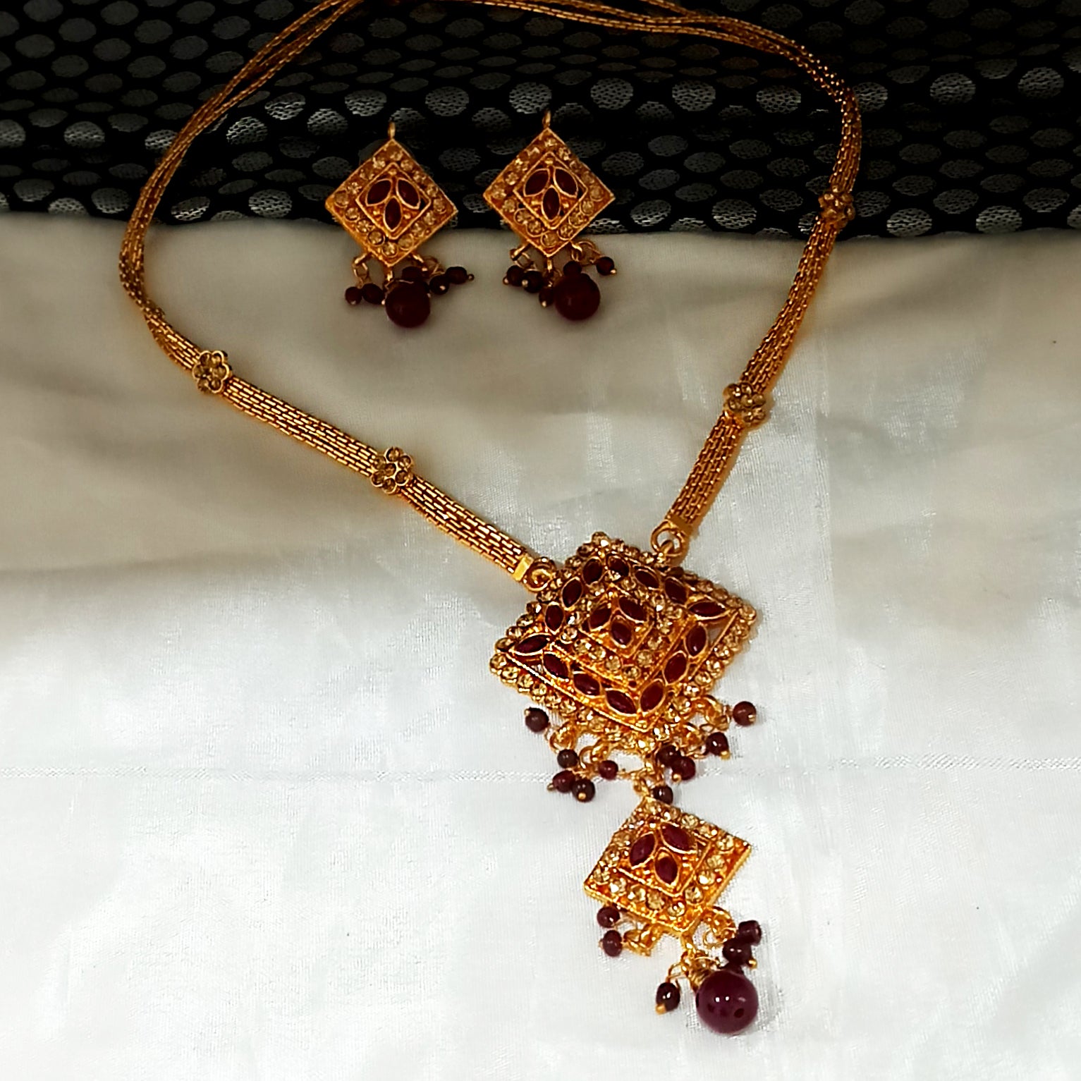 JewelMaze Gold Plated Maroon Austrian Stone Necklace Set