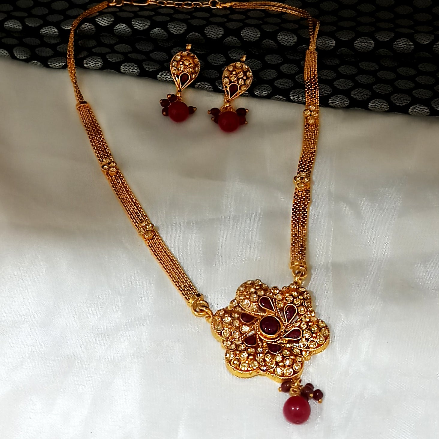 JewelMaze Gold Plated Maroon Austrian Stone Necklace Set