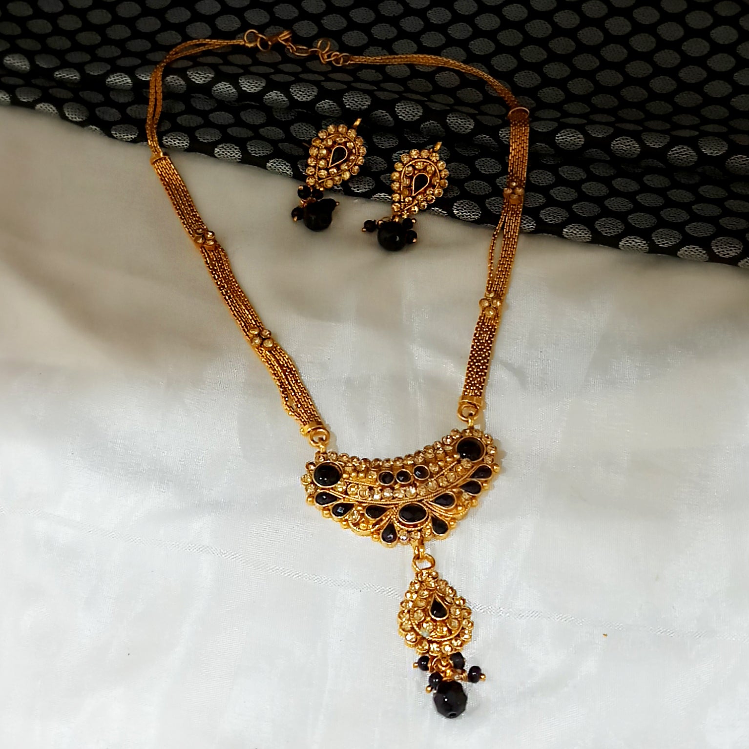 JewelMaze Gold Plated Black Austrian Stone Necklace Set