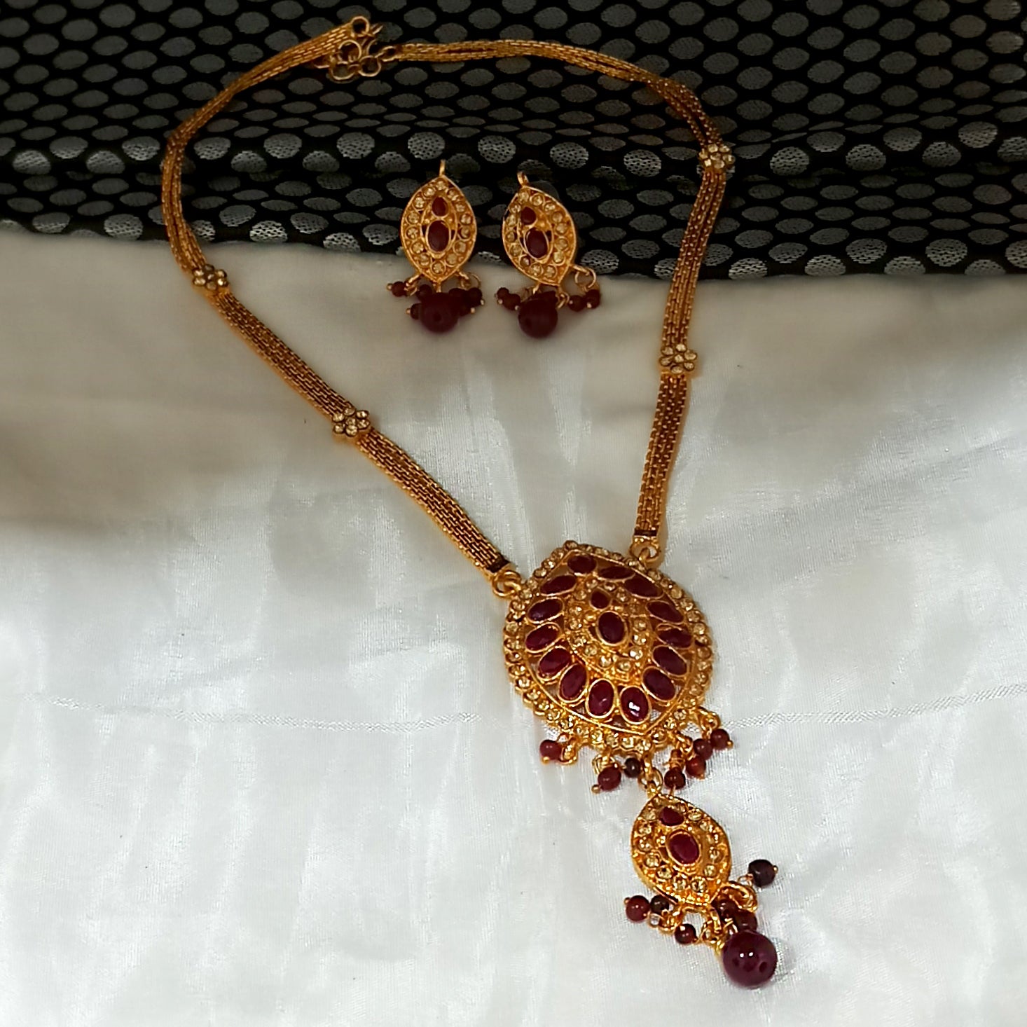 JewelMaze Gold Plated Maroon Austrian Stone Necklace Set