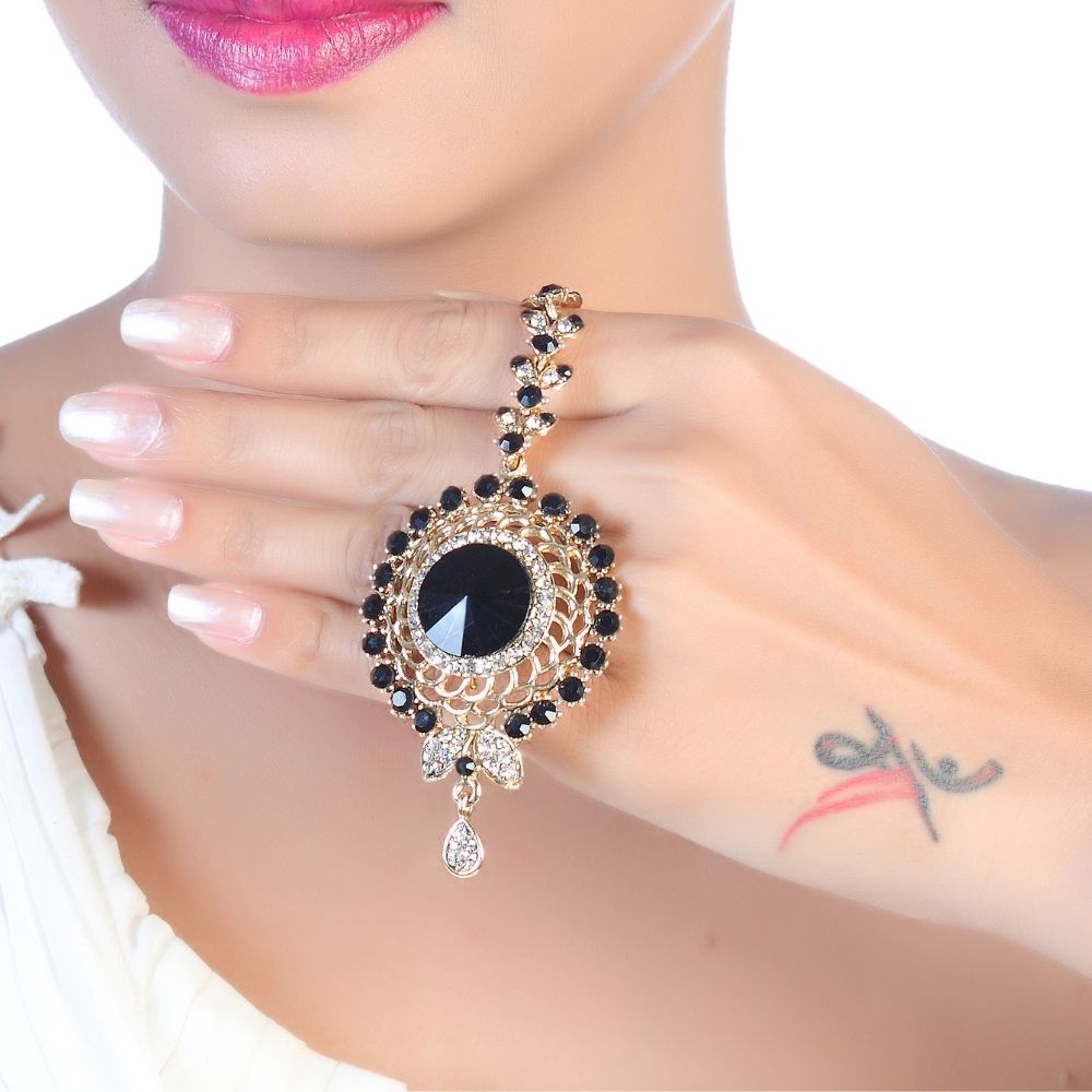 JewelMaze Elegant Austrian and crystal Necklace Set