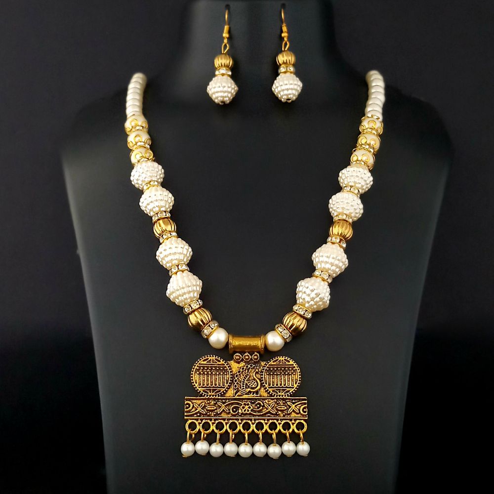 JewelMaze Ethnic Pearl & Gold Plated Pendant Necklace Set