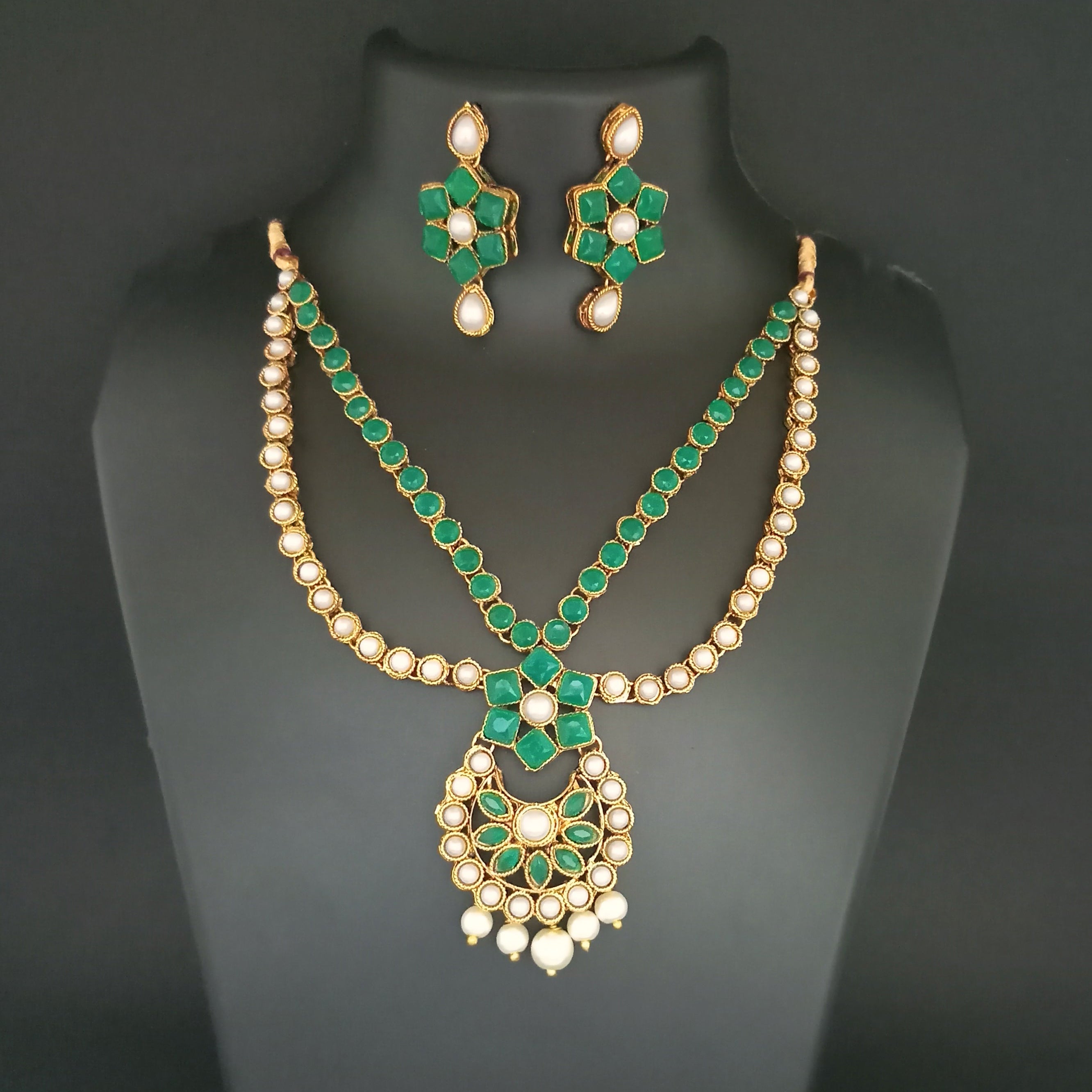 JewelMaze Gold Plated Green Kundan Stone Necklace Set